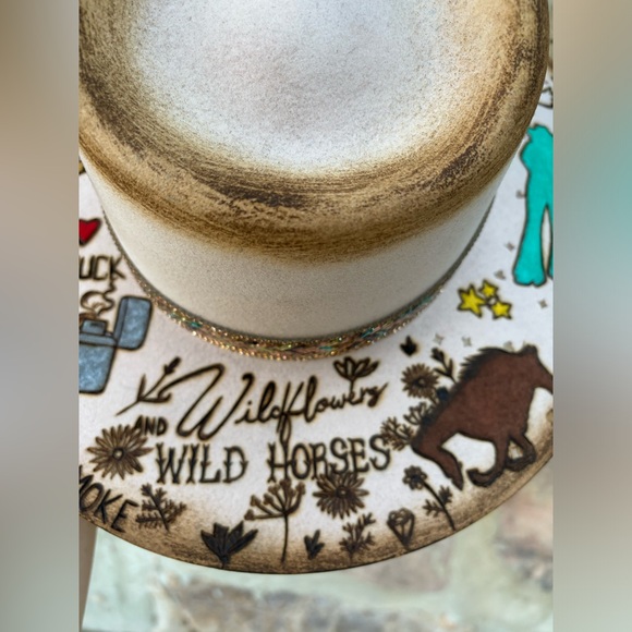 SOLD PLEASE READ DESCRIPTION
New Charlie 1 Horse Lainey Wilson Hand burned Hat - Picture 6 of 10
